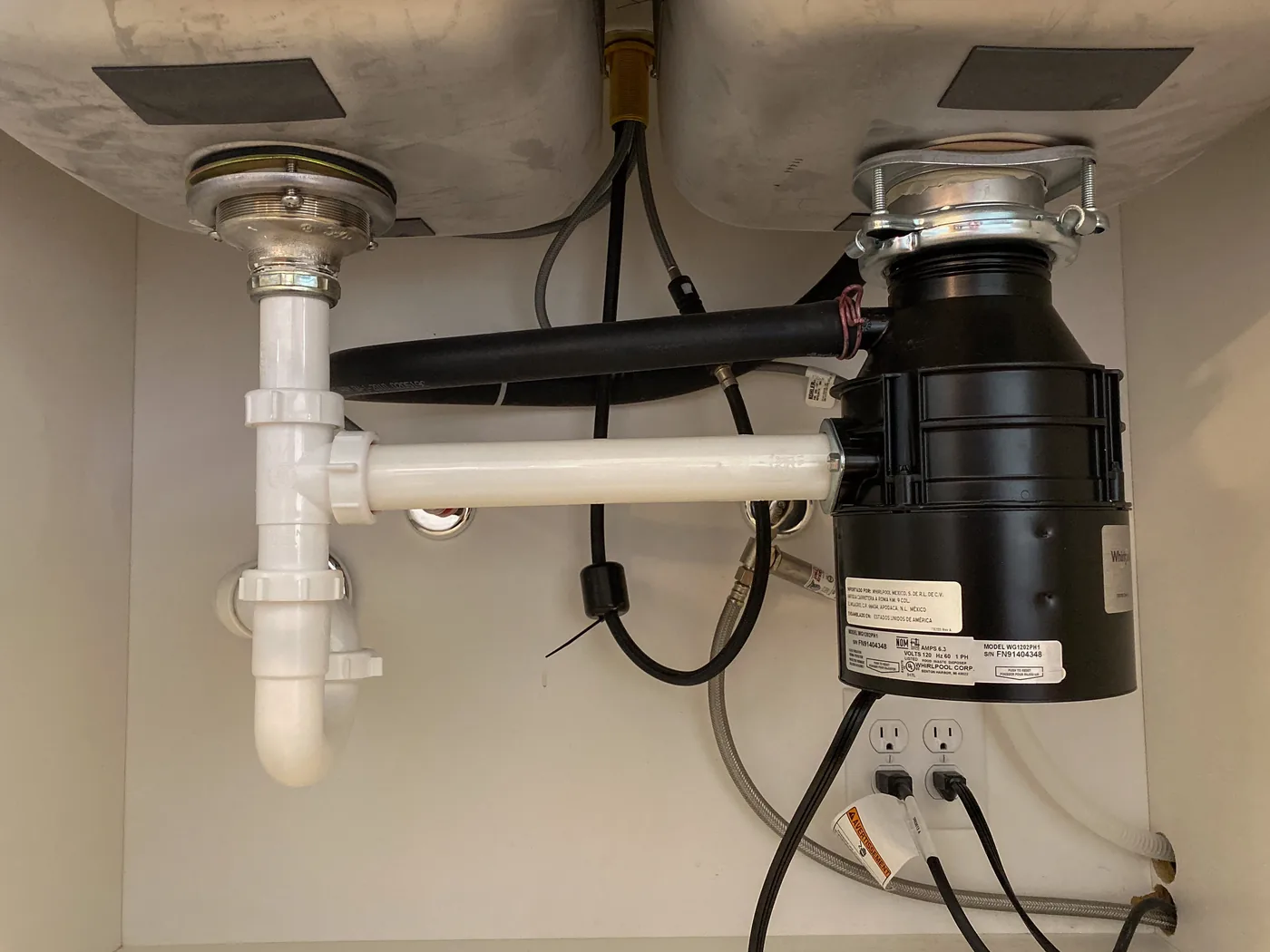 Garbage Disposal Leak in Pine Crest, Texas